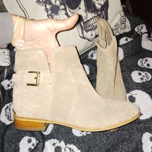Michael Kors Buck suede tan ankle boots size 9.5 excellent condition